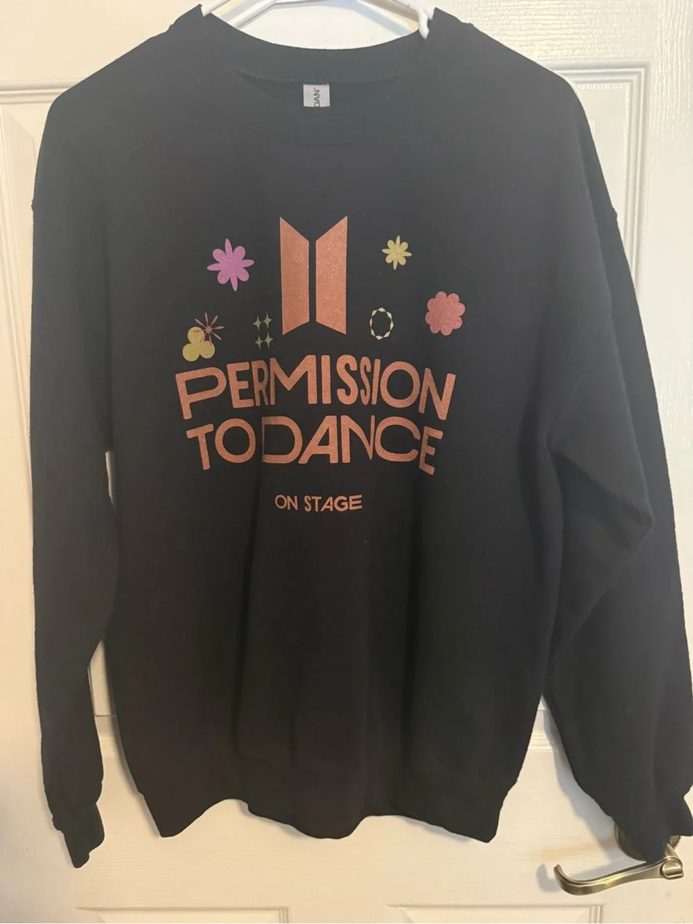 Gildan Black Crewneck Sweater with Colorful Floral Graphic